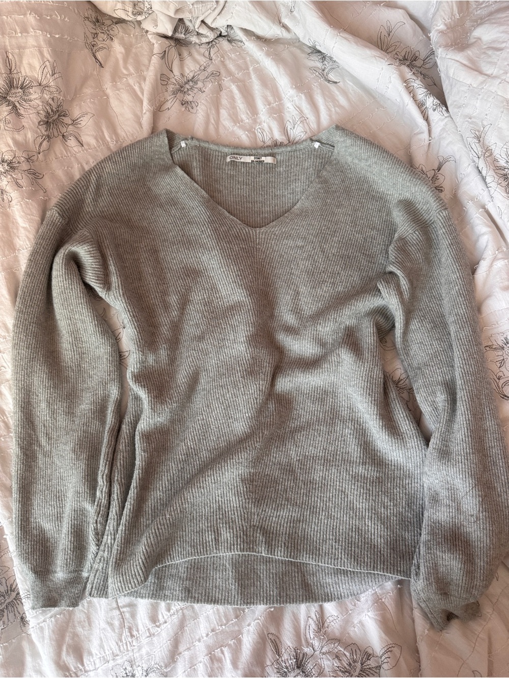 Only Women's Light Gray Ribbed V-Neck Sweater